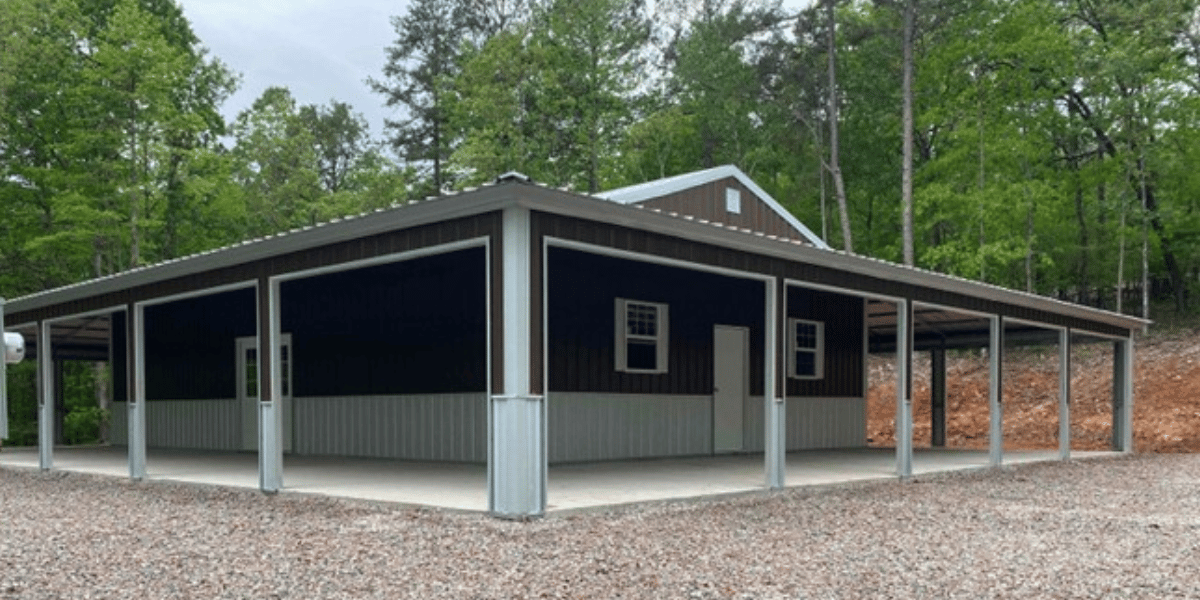 Texwin barndominium-style building with a covered porch
